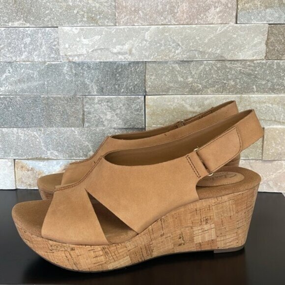 Clarks Women's Caslynn Lizzie Wedge Sandal - Picture 9 of 9